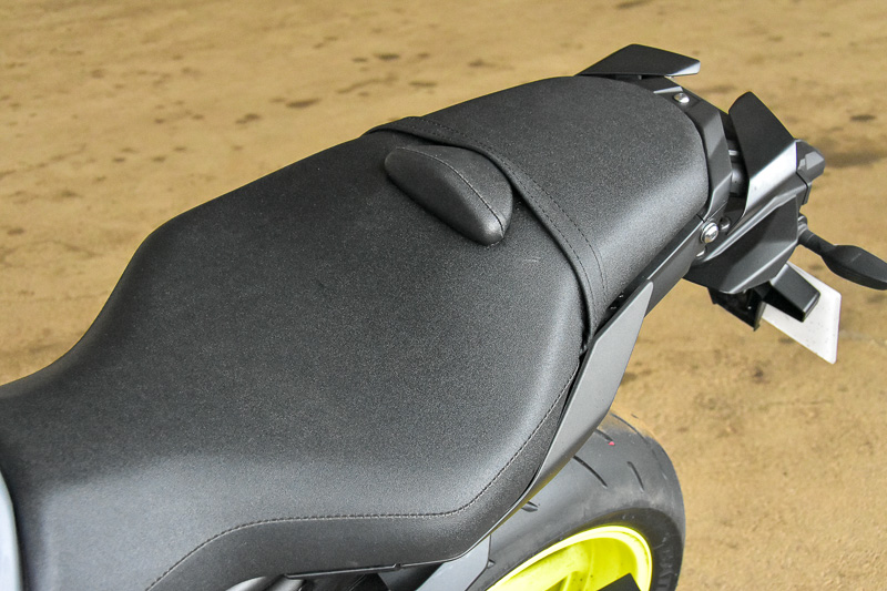 シートにはシートストッパーが設けられる。トルクの高さがここからもうかがい知れる