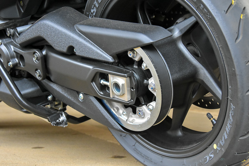 ベルトは25mm幅に縮小された