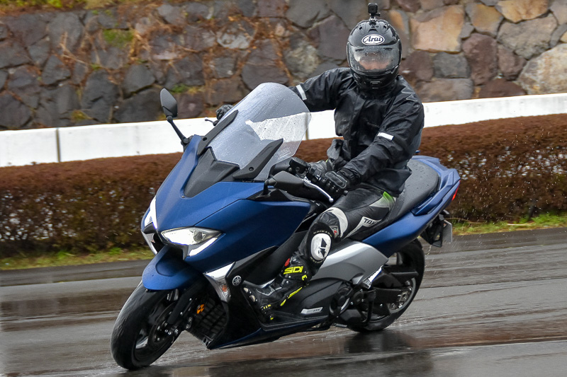 ワインディングのコーナーも、タイトなターンも、楽にこなせる