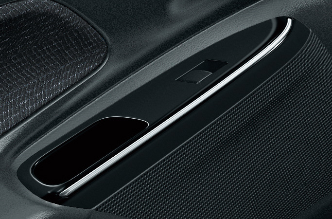 エボニー（黒）色のインテリアを採用するX Vセレクション