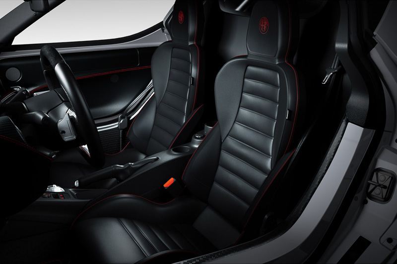 107th Edition共通のインテリアデザイン（画像は左ハンドル仕様）