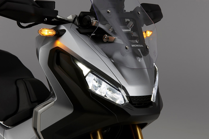 X-ADVのヘッドライト