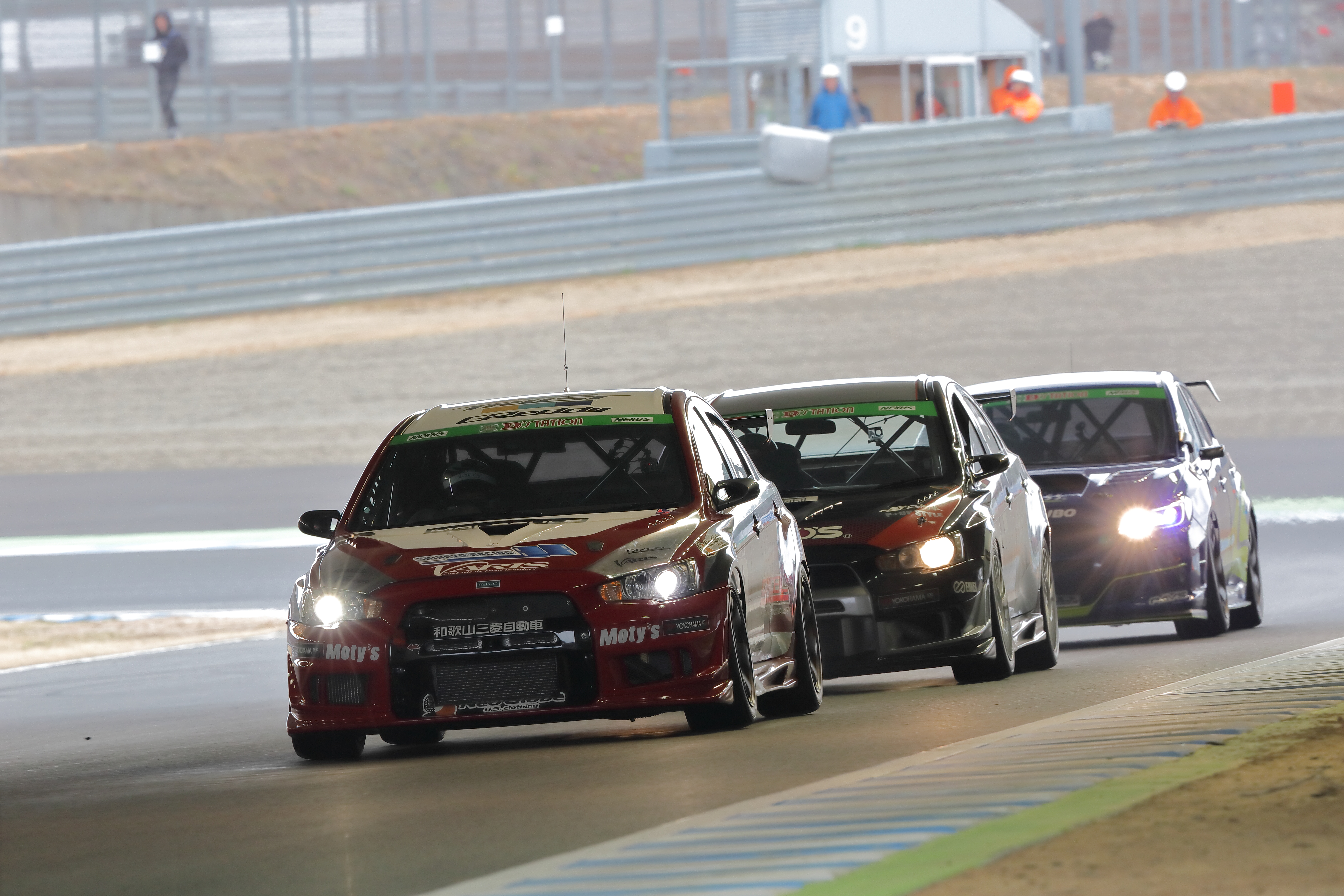 ちなみに、上の写真を純正ソフトDigital Photo Professional（DPP）4.5で＋2補正してみました。大きな破綻も見られず優秀だと思います