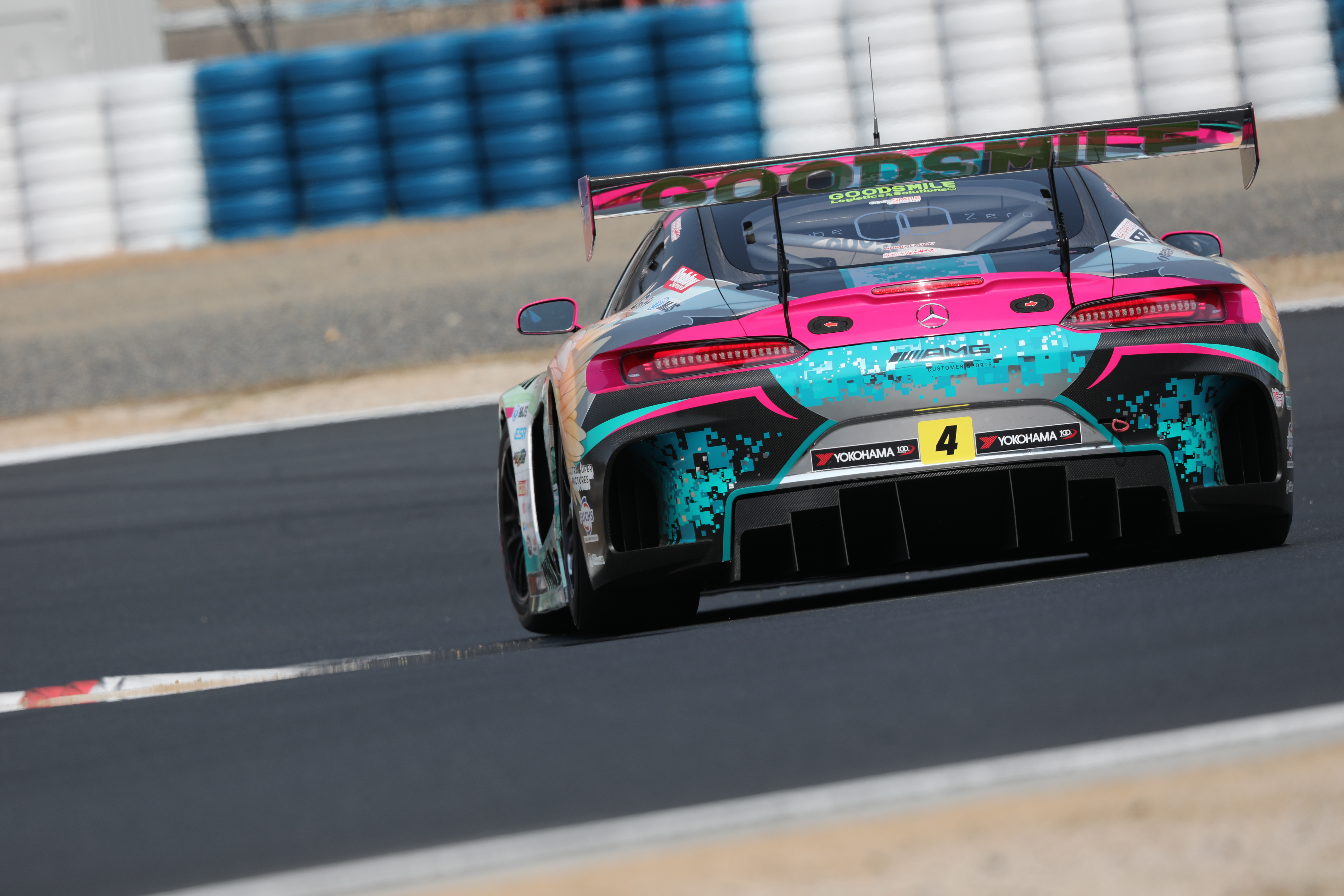 追いかける被写体【EOS 5D Mark IV オリジナル画像（カメラ生成）】EF500mm F4L IS II USM 1/800sec f6.3 AIサーボAF：Case4（岡山国際サーキット SUPER GT公式テスト）