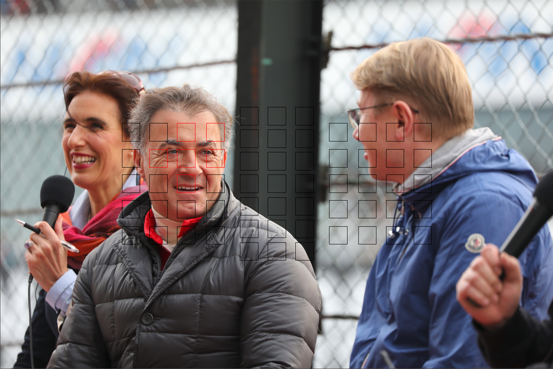 測距エリア選択モード：自動選択。ミカ・ハッキネンと談笑するジャン・アレジ。アレジに合っていたピントが横を向いた途端奥の通訳の女性に移りました。その補足能力は良くも悪くも高くきめ細かいようです（DPP4.5のスクリーンショット）