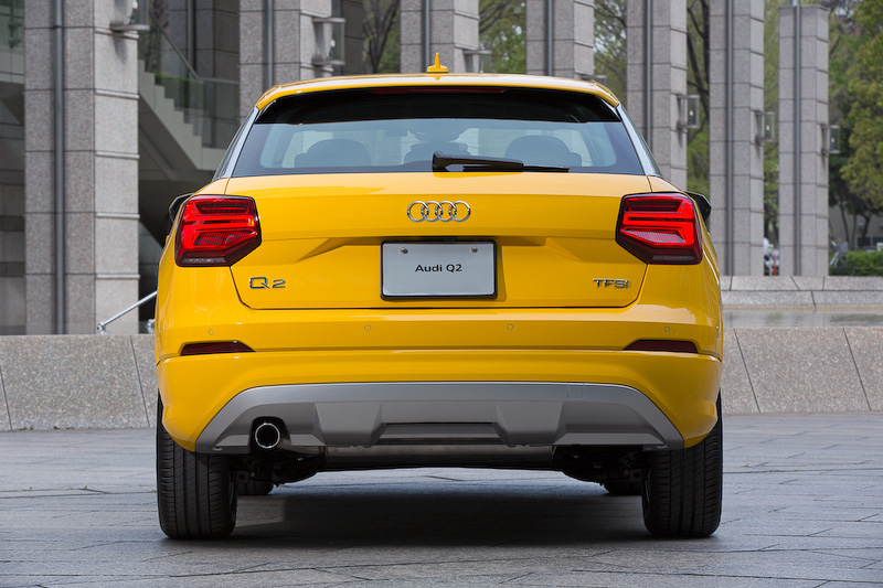 新型Q2のボディサイズは4200×1795×1530mm（全長×全幅×全高）、ホイールベース2595mm。SUVらしさを表現する8角形のシングルフレームグリル、立体的な造形のボンネットなどを採用。Cd値は0.30としており、SUVとしてトップレベルの値を実現した。ボディカラーはソリッドカラーのベガスイエロー
