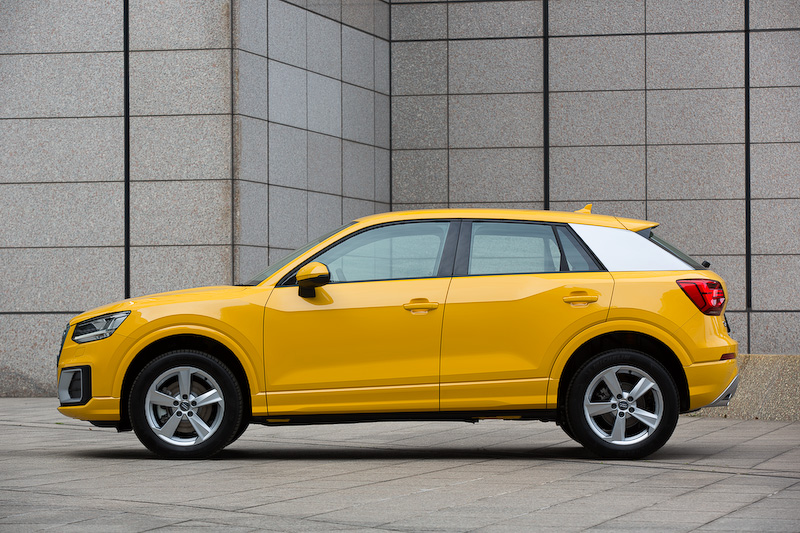 新型Q2のボディサイズは4200×1795×1530mm（全長×全幅×全高）、ホイールベース2595mm。SUVらしさを表現する8角形のシングルフレームグリル、立体的な造形のボンネットなどを採用。Cd値は0.30としており、SUVとしてトップレベルの値を実現した。ボディカラーはソリッドカラーのベガスイエロー