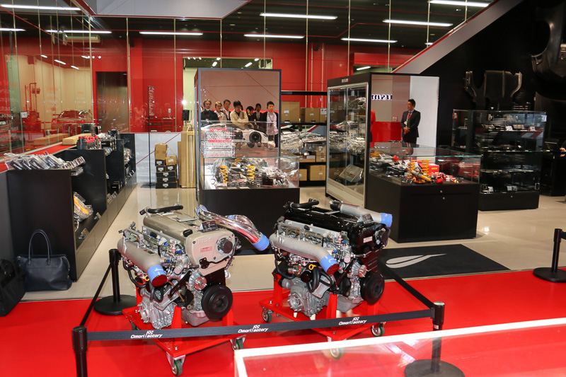 NISMOのコンプリートエンジンなども展示している
