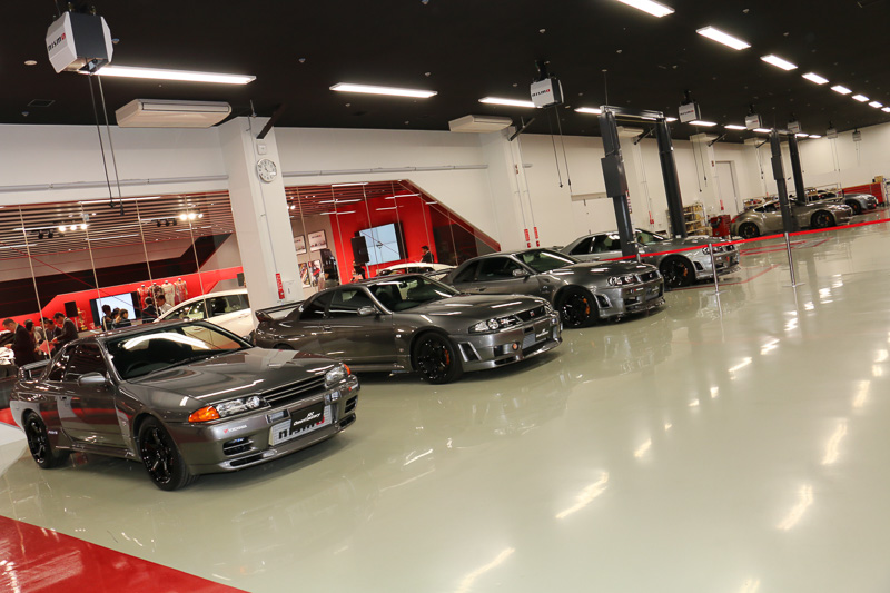認証工場であるNISMO大森ファクトリーの車両整備場