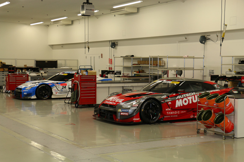 NISMO大森ファクトリーの奥にあるスペースで歴代レース車両の整備なども行なわれている