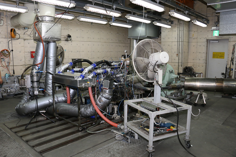 当日はGT-R NISMO GT3のエンジンをチェックしていた