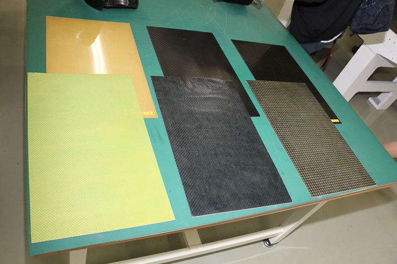 カーボンパーツの製造工程も紹介された