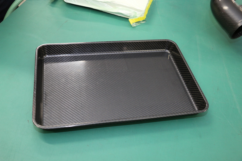 新人研修で製作されたというカーボンを使ったトレー