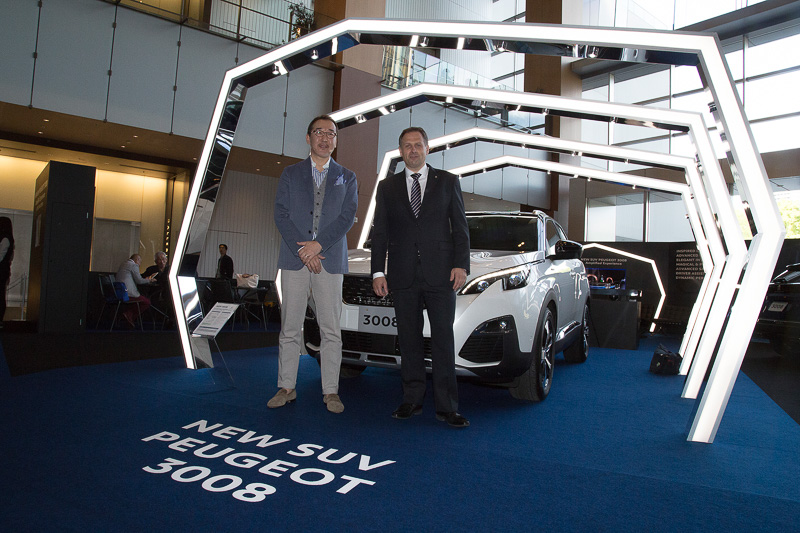 サイエンス作家の竹内薫氏とプジョー・シトロエン・ジャポン代表取締役 クリストフ・プレヴォ氏