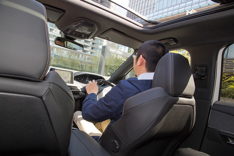 ホテルのエントランス側に3008の試乗車が待機。事前予約は不要だが、試乗は現地での申し込み順になる。ゴールデンウイーク中だけに来場者が多そうなので、試乗を希望する人は早めに行ったほうがいいだろう