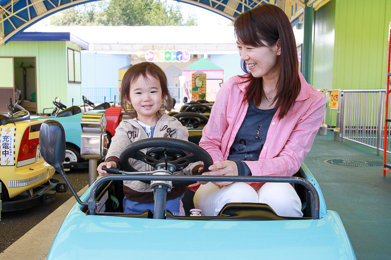 運転席に座ってニコニコ