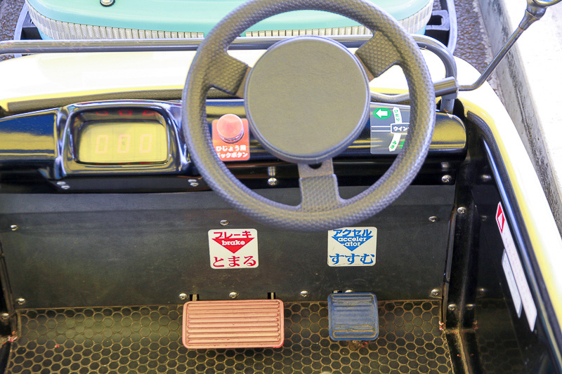 普通のゴーカートと違ってウインカーもある