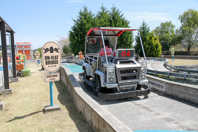 途中で大きく動くガッタン橋