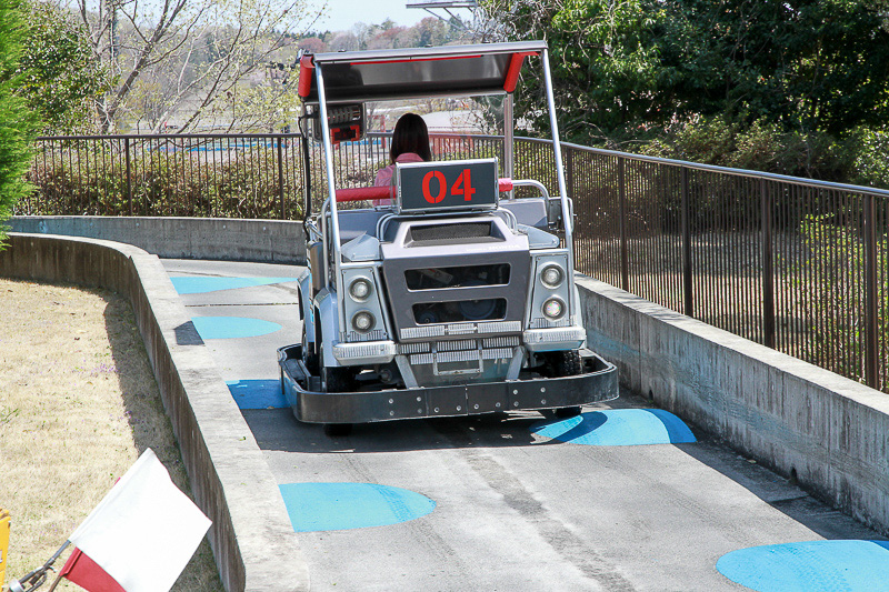 まだまだ凸凹道が続きます