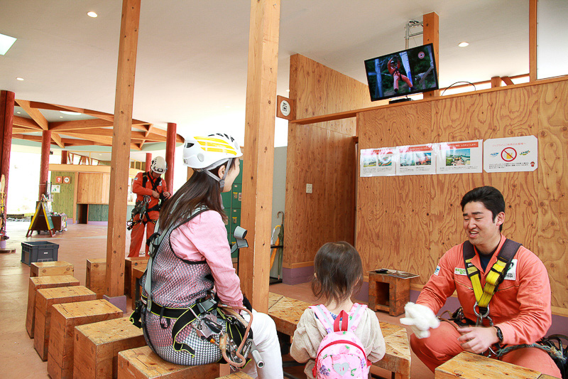 注意事項を確認。途中で止まってしまった場合はレスキューを待つ。風が強い日などに時々あるんだとか