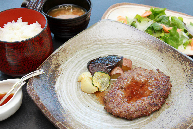 お肉の味がしっかりと味わえる「とちぎ和牛100％ハンバーグ　自家製和風ソース」