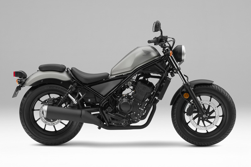 「レブル 250」のマットアーマードシルバーメタリック