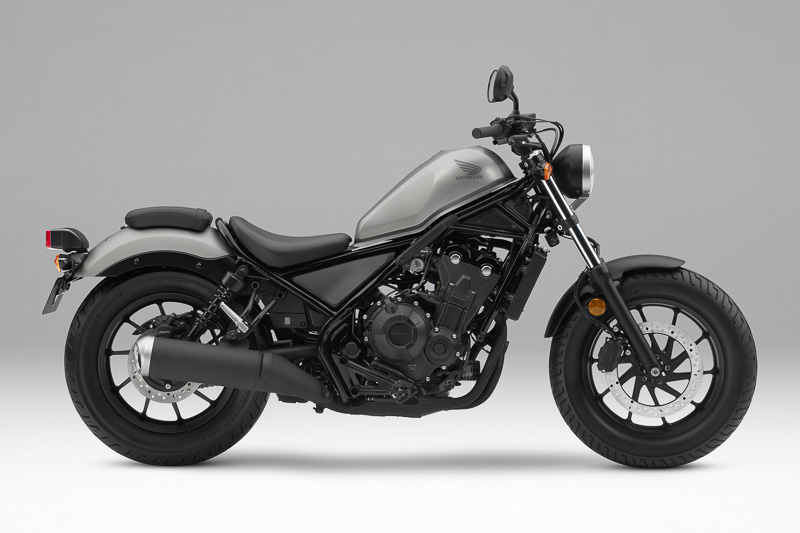 レブル 500のマットアーマードシルバーメタリック