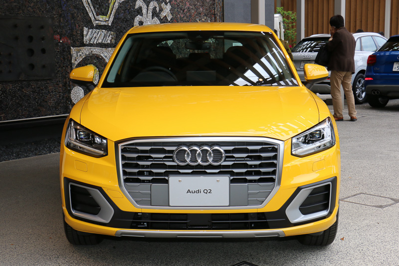 アウディ Q2