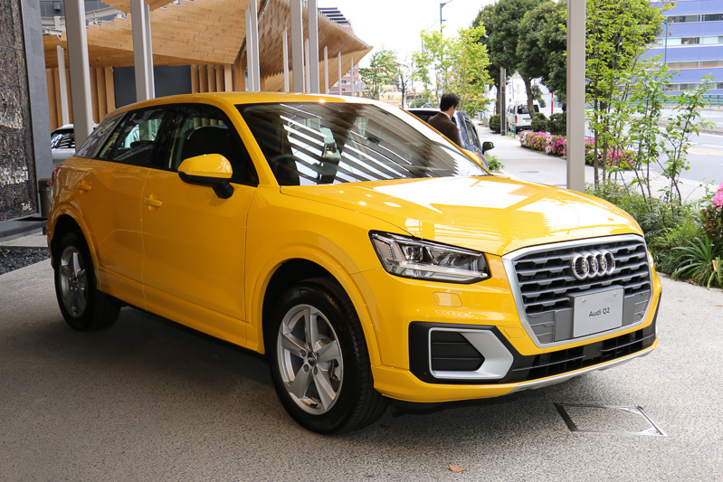 アウディ Q2