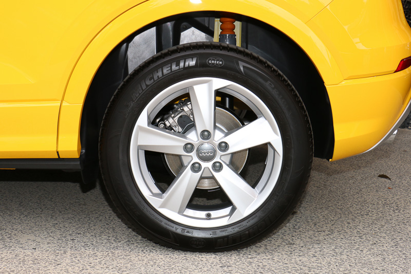 1.0 TFSI sportと1.4 TFSI cylinder on demandのタイヤは215/55 R17（写真）、1.0 TFSIのタイヤは215/60 R16となる