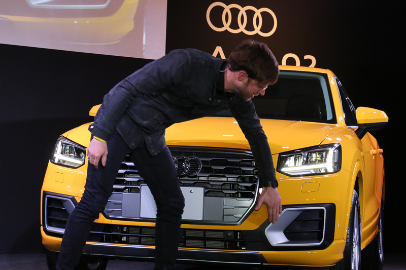 フロントバンパーの両サイドにあるインテーク形状はリアコンビネーションランプのシルエットと共通性を持たせ、エッジを表現するデザインとなっている