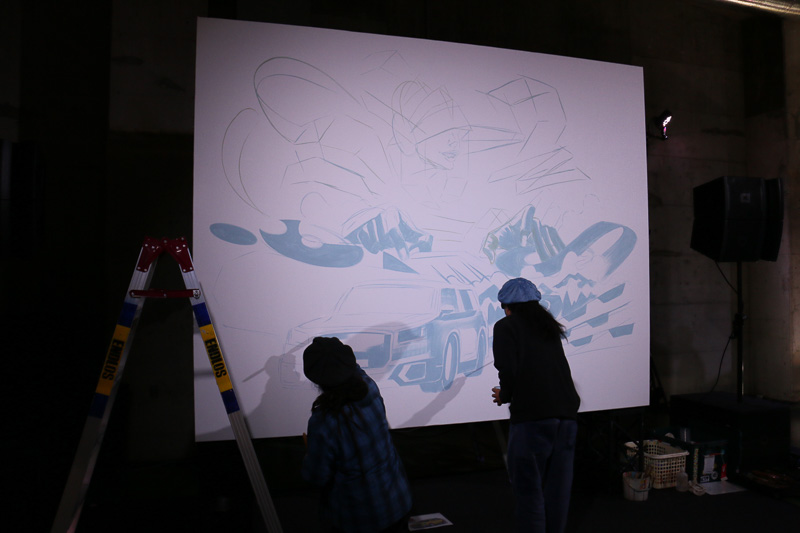 発表会冒頭でのダンスショーのほか、会場では新しいQ2をイメージしたアートスタイルの製作も実施された