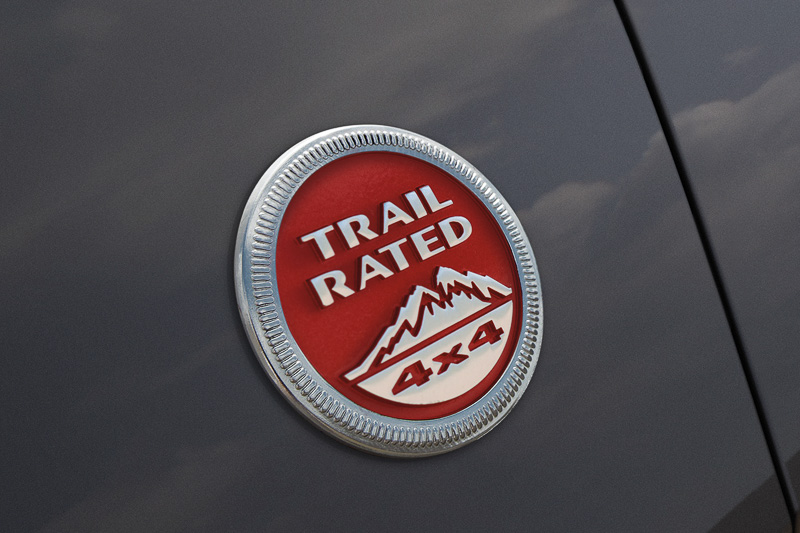 限定車の専用バッヂを装着し、車名バッヂなどにレッドのアクセントを与えている