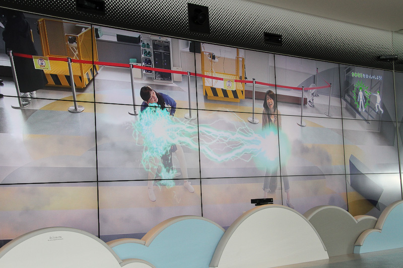 ツアー後半に体験した「SKY PARTY」では、UNI-CUB βに乗りながら雨雲と追いかけっこができる。このころになるとUNI-CUB βを自在に扱える感覚を楽しさとともに実感できてきました