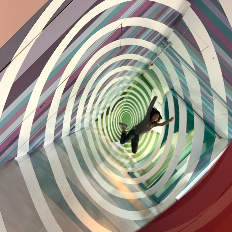 ぐるぐるSHOTで記念撮影なんてことも。撮影用ホールが用意されているので、スマホで簡単に撮影できる