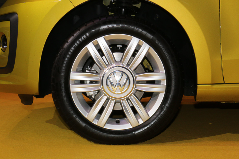 新デザインの15インチアルミホイール