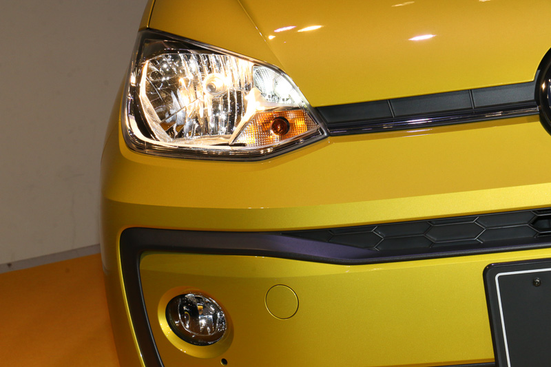 LEDポジションランプ付ヘッドライトはオートライトが新しく標準搭載された