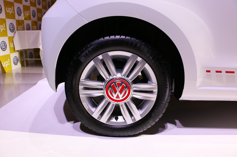 専用のホイールセンターキャップ