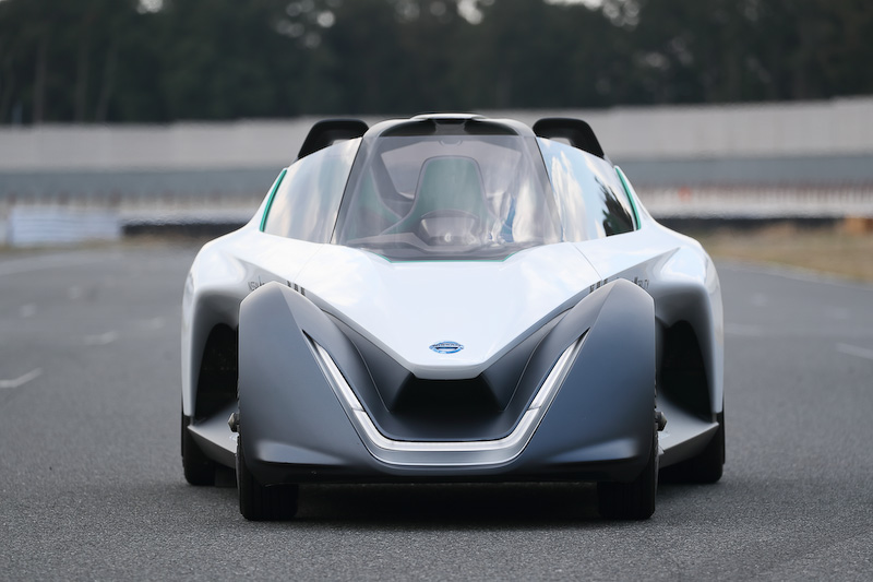 2013年の東京モーターショーで発表された、EVコンセプトモデルのブレードグライダー。最高出力200kW（268HP）、最大トルク707Nmを発生。最高速は190km/h、0-100km/h加速は5秒以下というスペック
