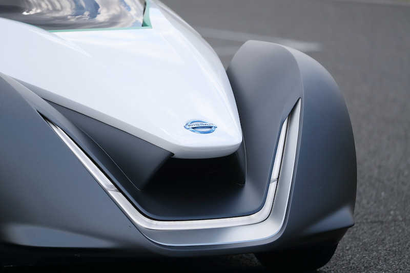 2013年の東京モーターショーで発表された、EVコンセプトモデルのブレードグライダー。最高出力200kW（268HP）、最大トルク707Nmを発生。最高速は190km/h、0-100km/h加速は5秒以下というスペック