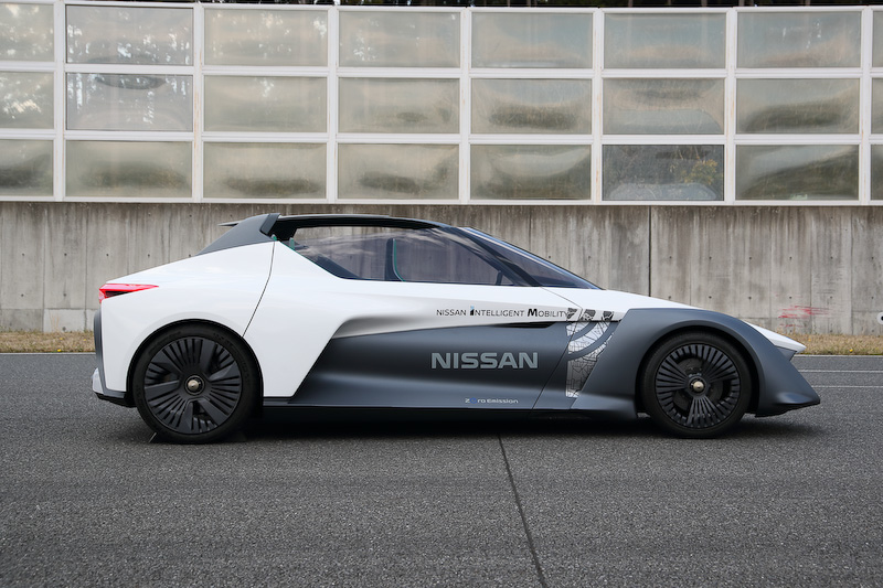 2013年の東京モーターショーで発表された、EVコンセプトモデルのブレードグライダー。最高出力200kW（268HP）、最大トルク707Nmを発生。最高速は190km/h、0-100km/h加速は5秒以下というスペック