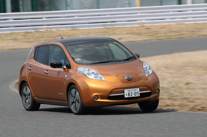 電動パワートレーンを搭載する日産の市販車と言えば「リーフ」（上）と「ノート e-POWER」（下）