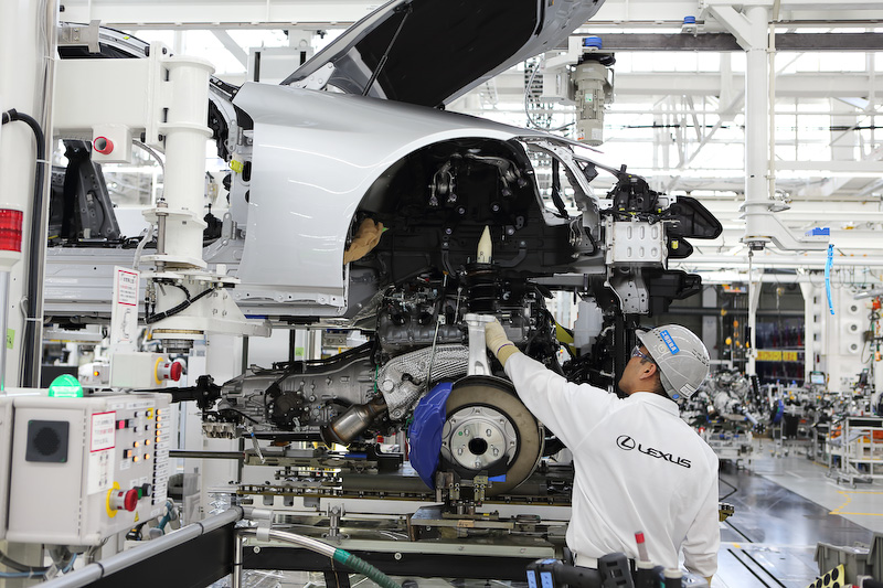 今回の試乗会ではLCの生産を行なう元町工場（愛知県豊田市）を見学することができた。トヨタ初の乗用車専用工場として1959年に操業を開始した元町工場は、2016年からレクサス車の生産も担っている