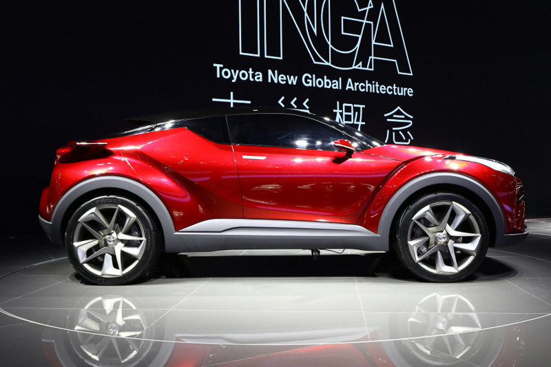 トヨタはオート上海2017の前夜祭で中国市場にTNGAを導入すると発表。ショーの会場ではセダンタイプの「丰巢 FUN」（上）、SUVタイプの「丰巢 WAY」（下）という2台のコンセプトカーをワールドプレミア