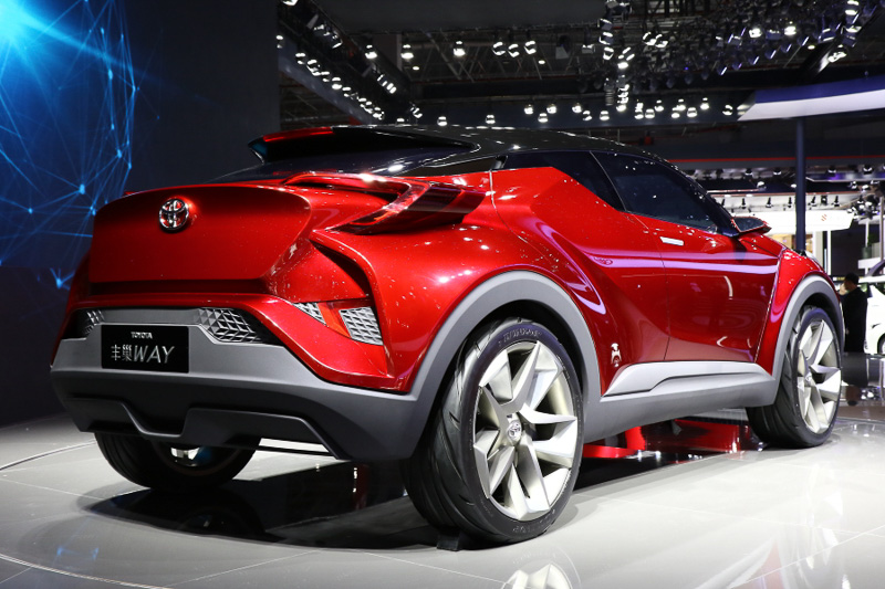 トヨタはオート上海2017の前夜祭で中国市場にTNGAを導入すると発表。ショーの会場ではセダンタイプの「丰巢 FUN」（上）、SUVタイプの「丰巢 WAY」（下）という2台のコンセプトカーをワールドプレミア