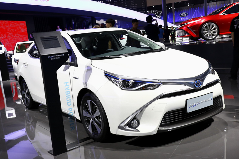 すでに中国市場に導入されている「レビン ハイブリッド」（上）と「カムリ ハイブリッド」（下）。2020年の燃費規制を達成するにはハイブリッドカーの販売比率を高める必要があるという