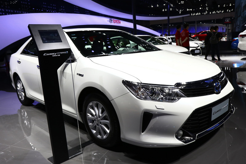 すでに中国市場に導入されている「レビン ハイブリッド」（上）と「カムリ ハイブリッド」（下）。2020年の燃費規制を達成するにはハイブリッドカーの販売比率を高める必要があるという