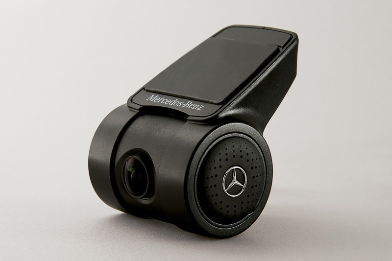 純正ドライブレコーダー「M 000 829 20 10 MM」は、イグニッションのON/OFF操作に合わせて「R2-D2」の音声が流れる専用品。乗車/降車それぞれに合わせた音声が用意されているという