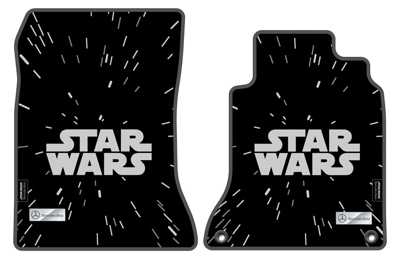 劇中の「ハイパードライブ」シーンを連想させる専用フロアマット