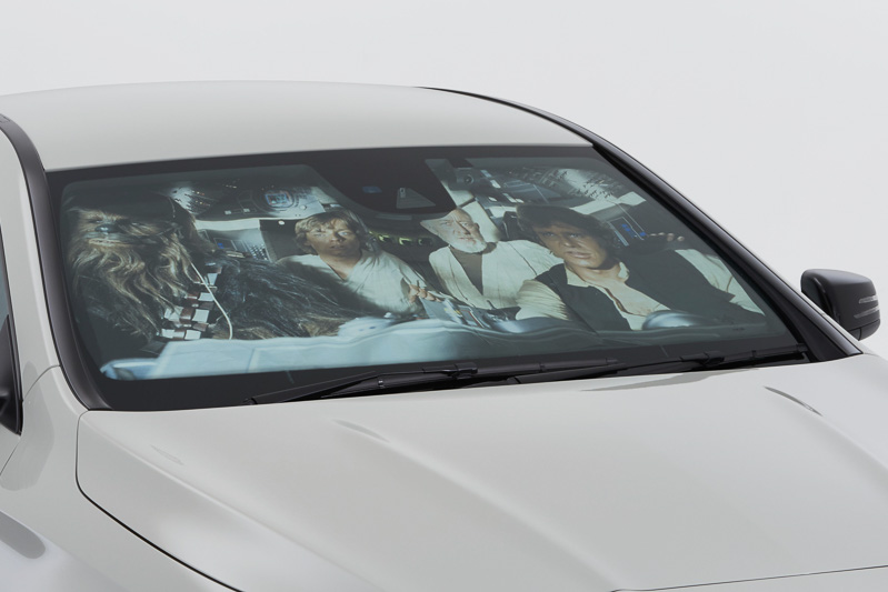 左から「チューバッカ」「ルーク・スカイウォーカー」「オビ＝ワン・ケノービ」「ハン・ソロ」の4人が並ぶサンシェード表面